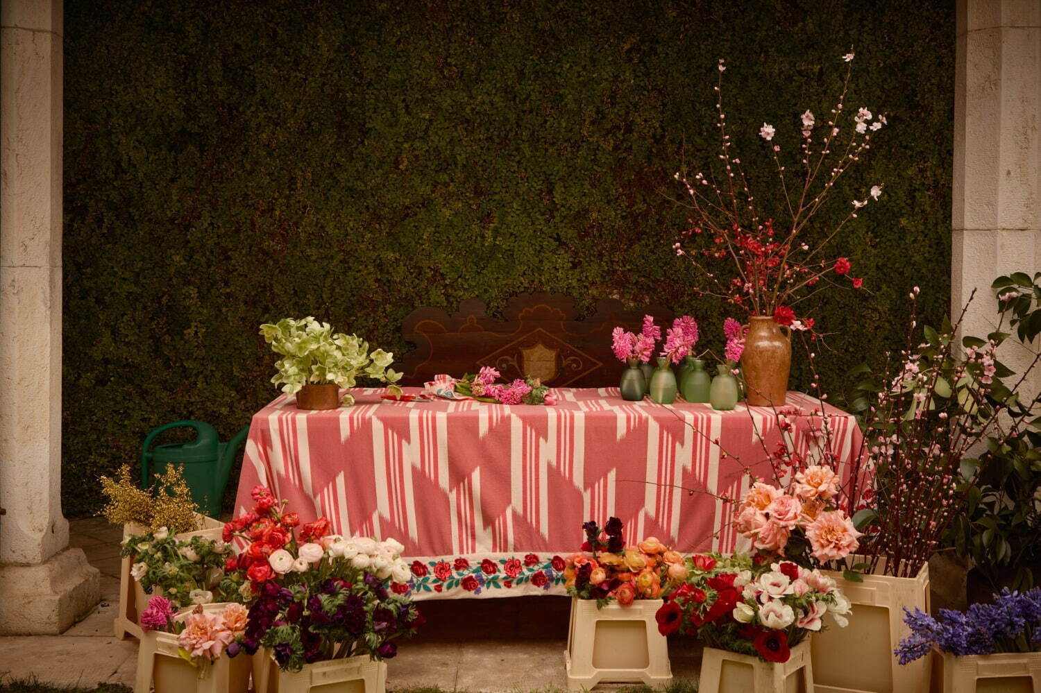 ZARA HOME“海外の風景”着想のテーブルウェア、花を描いた食器やキャベツ型プレートなど｜写真9