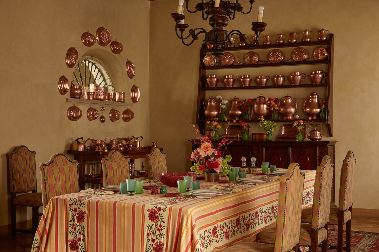 ZARA HOME“海外の風景”着想のテーブルウェア、花を描いた食器やキャベツ型プレートなど｜写真3