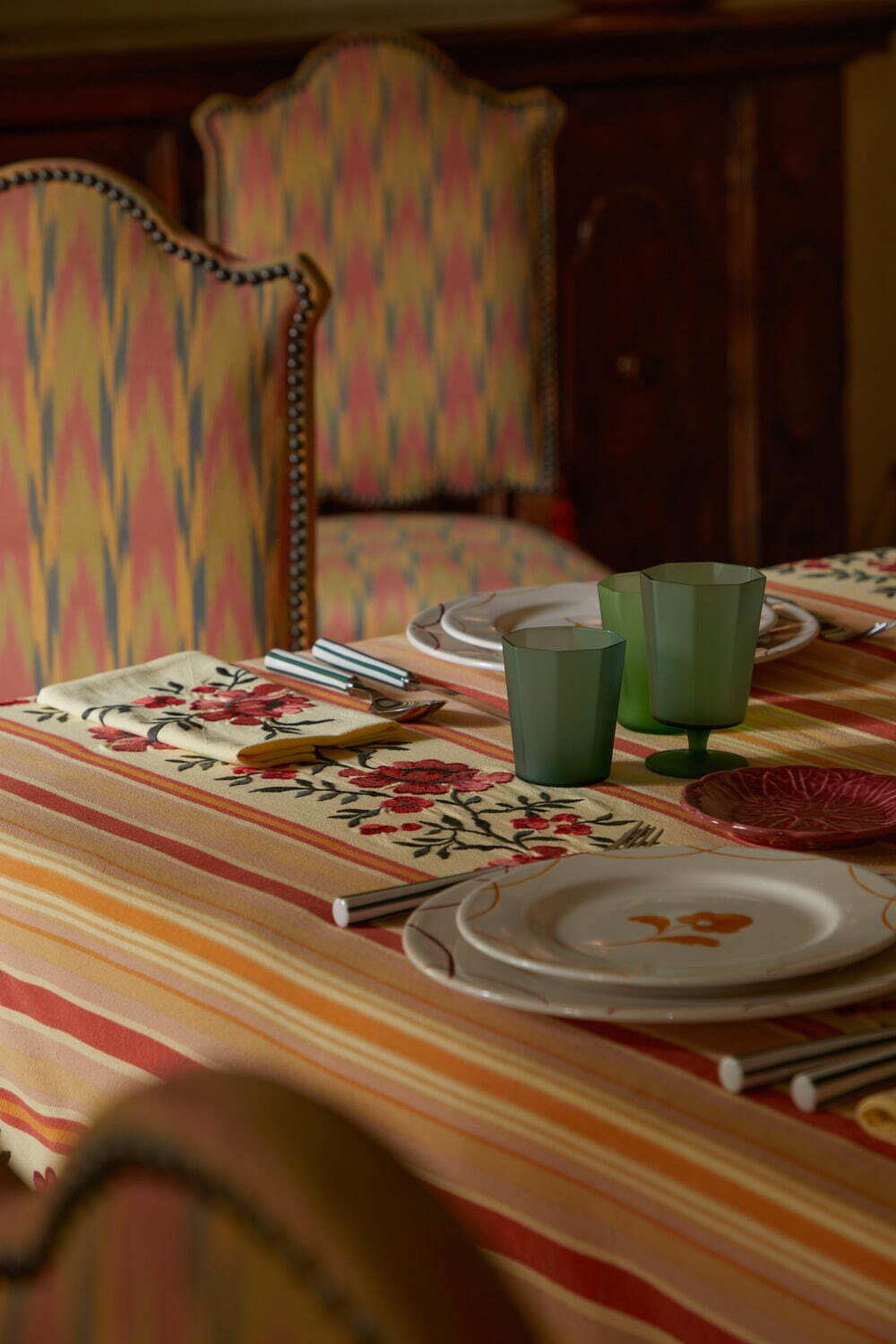 ZARA HOME“海外の風景”着想のテーブルウェア、花を描いた食器やキャベツ型プレートなど｜写真11