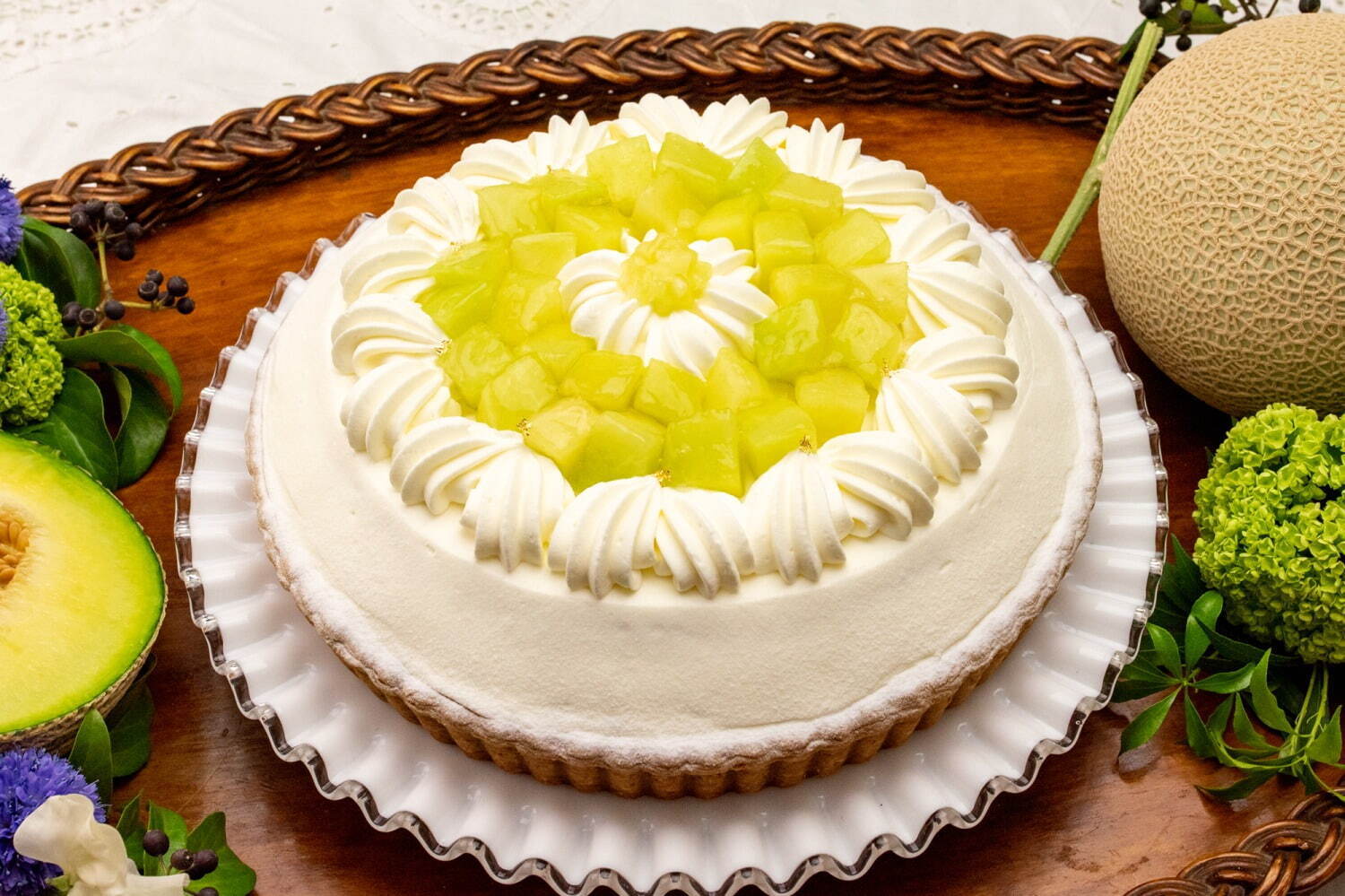 キル フェ ボン青山店限定“クラウンメロン”のショートケーキタルト、メロンをたっぷりサンド