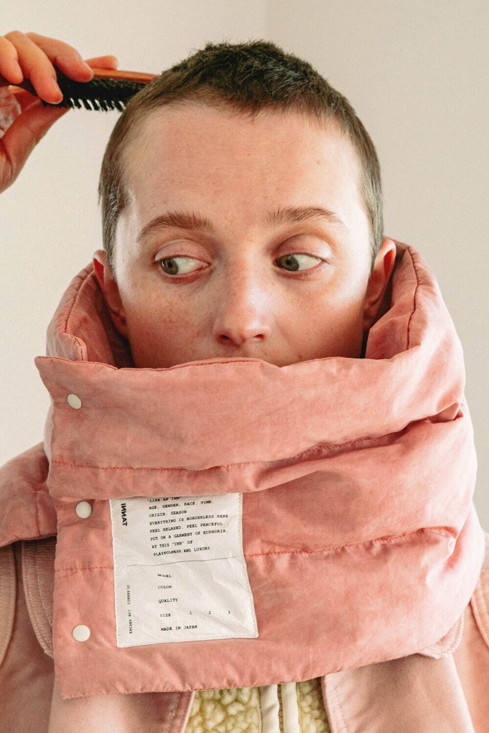 インアット(INNAT) 2023-24年秋冬ウィメンズ&メンズコレクション  - 写真1