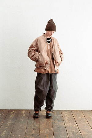 インアット(INNAT) 2023-24年秋冬ウィメンズ&メンズコレクション  - 写真23