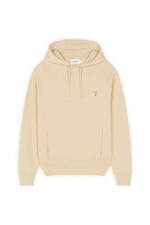 メゾン キツネ×ホテル オランピア“夏のパリ”着想、お土産ステッカーTシャツ＆ヤシの葉ドレスなど｜写真100