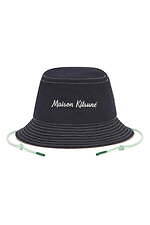 メゾン キツネ×ホテル オランピア“夏のパリ”着想、お土産ステッカーTシャツ＆ヤシの葉ドレスなど｜写真13