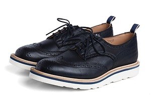 デンハム×トリッカーズのブローグシューズ、最軽量ヴィブラムソールでアップデート