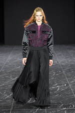 タエ アシダ 2023-24年秋冬コレクション - 華やかに、軽やかに｜写真1