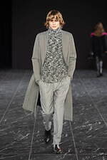 タエ アシダ 2023-24年秋冬コレクション - 華やかに、軽やかに｜写真21