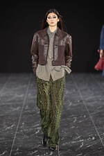 タエ アシダ 2023-24年秋冬コレクション - 華やかに、軽やかに｜写真44