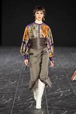 タエ アシダ 2023-24年秋冬コレクション - 華やかに、軽やかに｜写真48