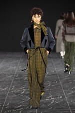 タエ アシダ 2023-24年秋冬コレクション - 華やかに、軽やかに｜写真52