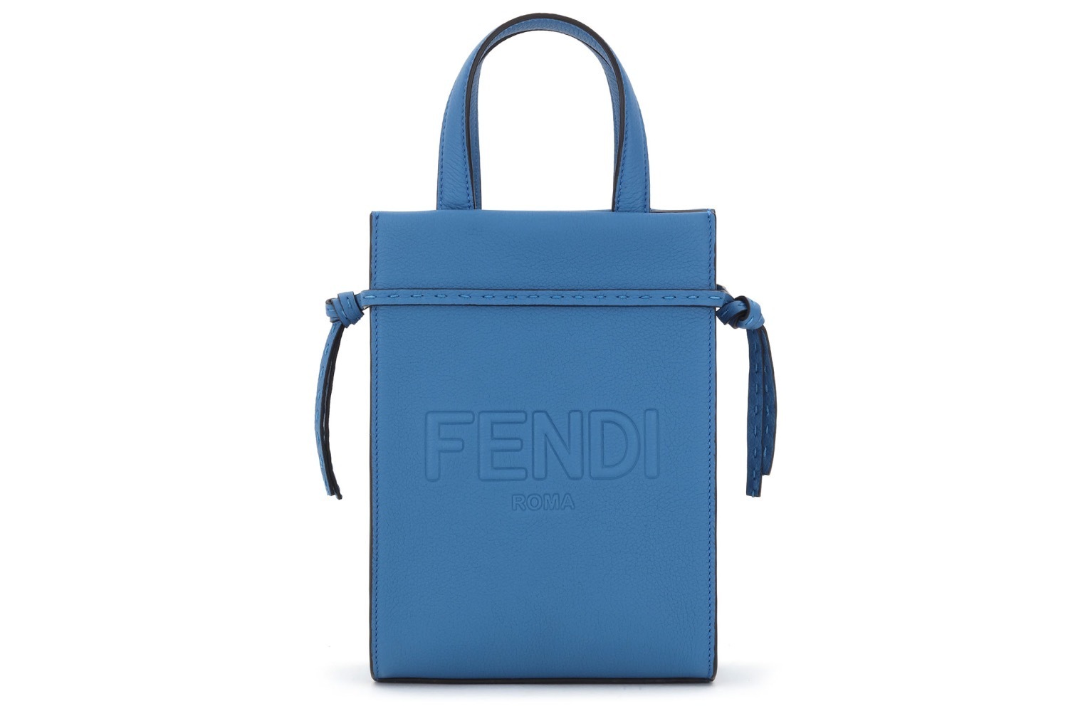 フェンディのメンズレザーバッグ「ゴートゥ ショッパー」結び目ディテール＆トップステッチのアクセント