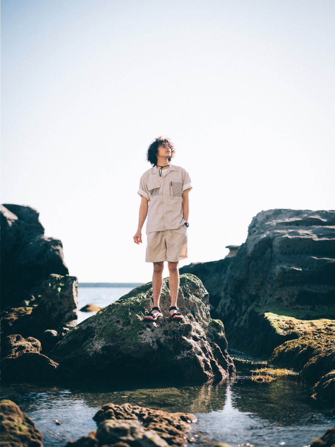 Teva×ナンガのアウトドアサンダル、レッドカラー＆マウンテンモチーフのミッドソール｜写真2