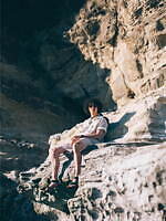 Teva×ナンガのアウトドアサンダル、レッドカラー＆マウンテンモチーフのミッドソール｜写真4