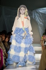 アートイベントでリトゥンアフターワーズが2010-2011年秋冬コレクションを発表｜写真1