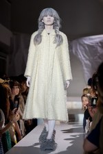 アートイベントでリトゥンアフターワーズが2010-2011年秋冬コレクションを発表｜写真5