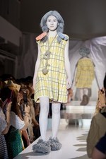 アートイベントでリトゥンアフターワーズが2010-2011年秋冬コレクションを発表｜写真16