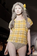 アートイベントでリトゥンアフターワーズが2010-2011年秋冬コレクションを発表｜写真23