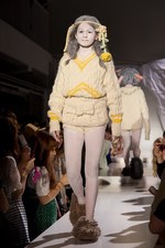 アートイベントでリトゥンアフターワーズが2010-2011年秋冬コレクションを発表｜写真26