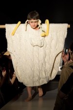 アートイベントでリトゥンアフターワーズが2010-2011年秋冬コレクションを発表｜写真27