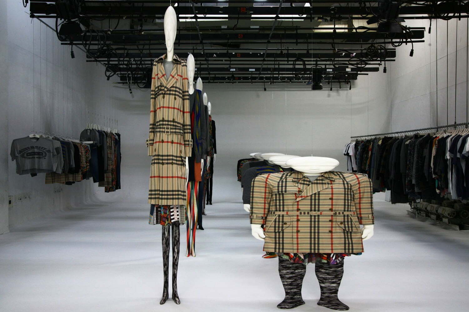 経年在庫やサンプル品を厳選＆販売「ライブ ストック マーケット」渋谷パルコで、アンリアレイジなど出店