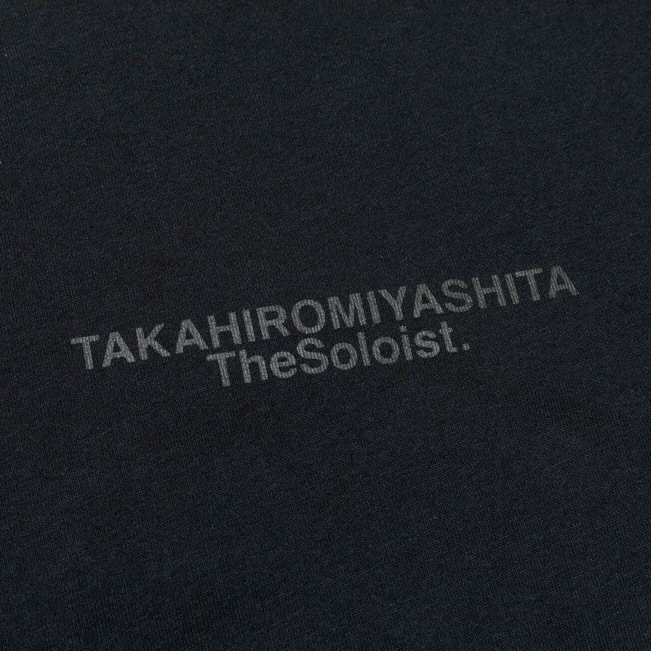 タカヒロミヤシタザソロイスト．×ニューエラ、大胆リフレクティブロゴ入りバックパック＆Tシャツ｜写真3