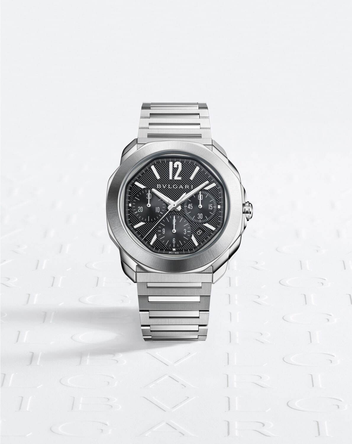 ブルガリ2023年新作腕時計「オクト ローマ」、“円×8角形ケース”の洗練
