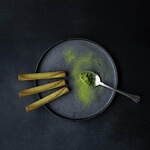 「ヨックモック書店 in 文喫」約3万冊の書籍に囲まれながら「シガール オゥ マッチャ」を味わう｜写真2