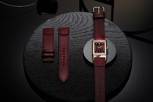 ジャガー・ルクルトの長方形型腕時計「レベルソ」23年新作、薄型ピンクゴールド製ケース