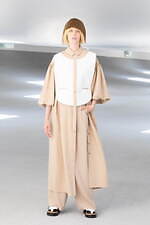 ヒロコ コシノ 2024年春夏コレクション、“重ねて楽しむ”大人のコラージュ｜写真4