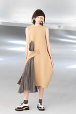 ヒロコ コシノ 2024年春夏コレクション、“重ねて楽しむ”大人のコラージュ｜写真5