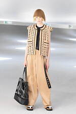 ヒロコ コシノ 2024年春夏コレクション、“重ねて楽しむ”大人のコラージュ｜写真8