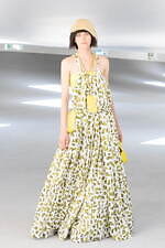 ヒロコ コシノ 2024年春夏コレクション、“重ねて楽しむ”大人のコラージュ｜写真17