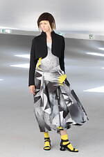 ヒロコ コシノ 2024年春夏コレクション、“重ねて楽しむ”大人のコラージュ｜写真18