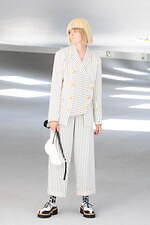 ヒロコ コシノ 2024年春夏コレクション、“重ねて楽しむ”大人のコラージュ｜写真23