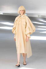 ヒロコ コシノ 2024年春夏コレクション、“重ねて楽しむ”大人のコラージュ｜写真34