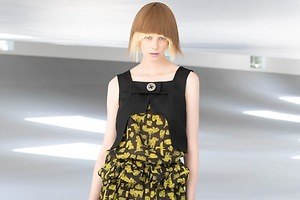 ヒロコ コシノ 2024年春夏コレクション、“重ねて楽しむ”大人のコラージュ