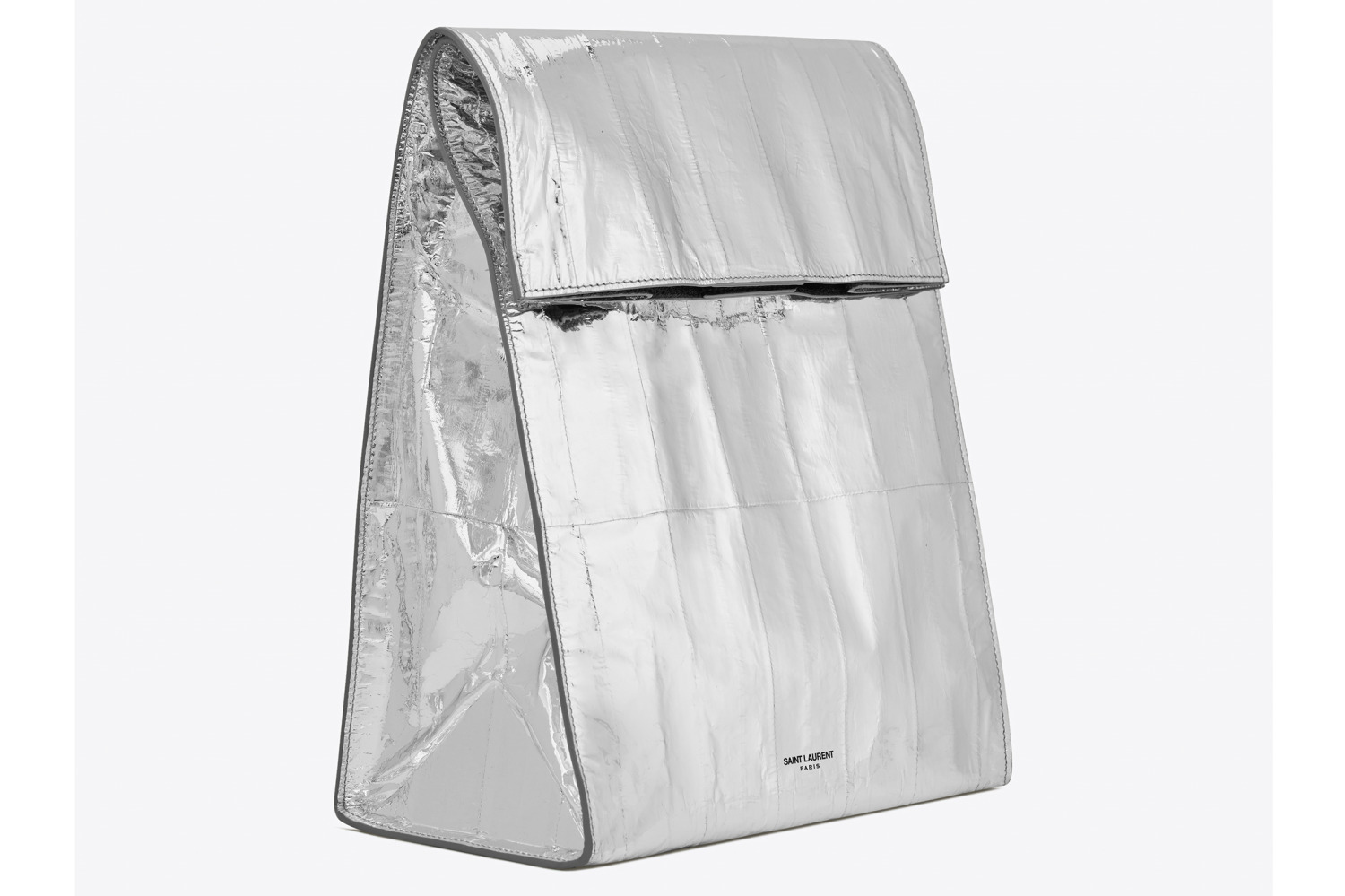 サンローラン“テイクアウト袋”着想のメンズ新作バッグ、カサンドラロゴ入りブラックやメタルシルバー