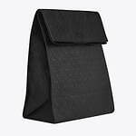 サンローラン“テイクアウト袋”着想のメンズ新作バッグ、カサンドラロゴ入りブラックやメタルシルバー｜写真10