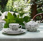 西武池袋本店“英国式ティータイム”テーマのイベント、バーレイの花柄カップ＆英国直輸入の紅茶缶｜写真1