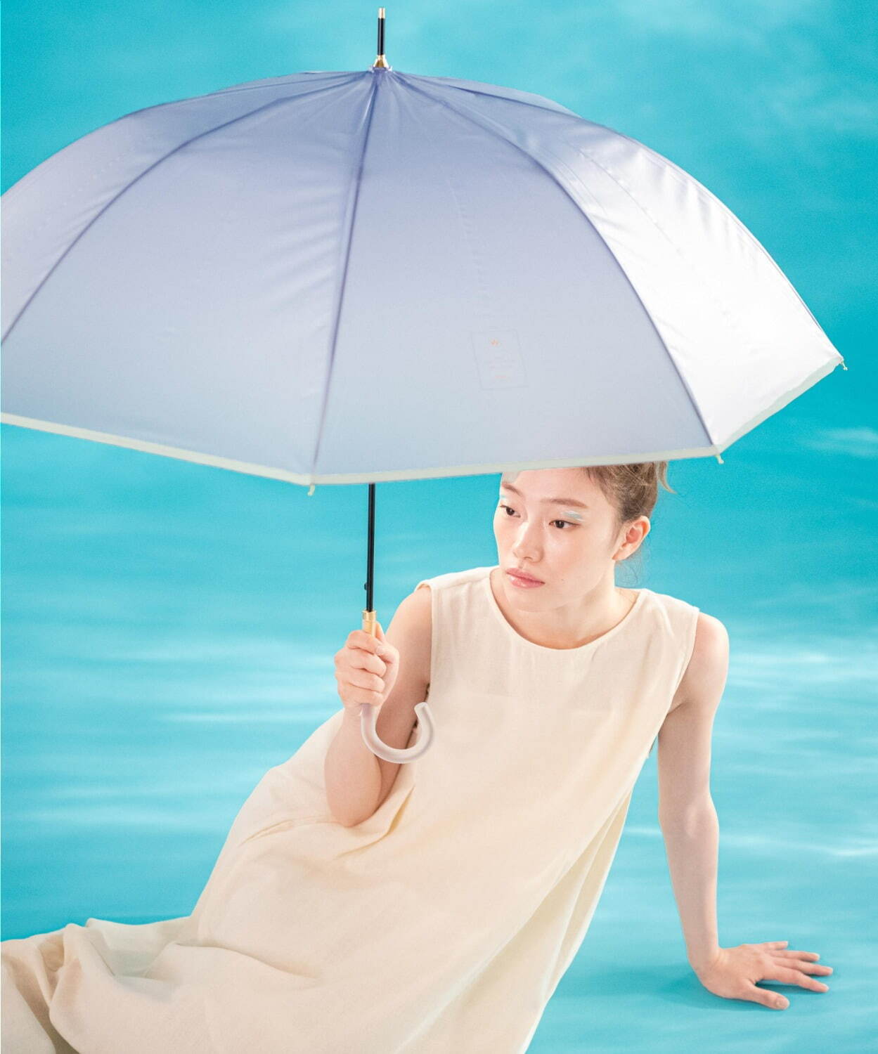 Wpc.“傘でメイクアップ！？”コスメ着想の新作ビニール傘、淡いグラデーションの全3色で｜写真3