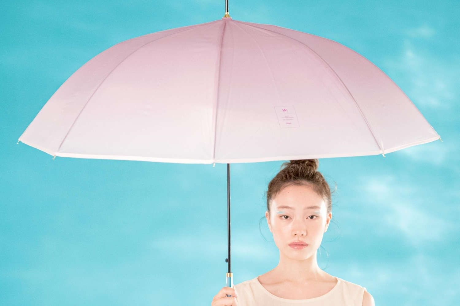 雨傘｜Wpc.“傘でメイクアップ！？”コスメ着想の新作ビニール傘、淡いグラデーションの全3色で