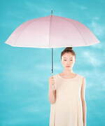 Wpc.“傘でメイクアップ！？”コスメ着想の新作ビニール傘、淡いグラデーションの全3色で｜写真2