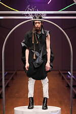 ハザマ 2023 プライマリー コレクション - “未知の未知”見知らぬ旅路の果てへ｜写真8