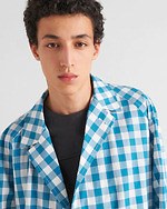 プラダ23春夏新作ウェア、50年代アーカイブ着想“ヴィシーチェック”のコート＆ジャケット｜写真1