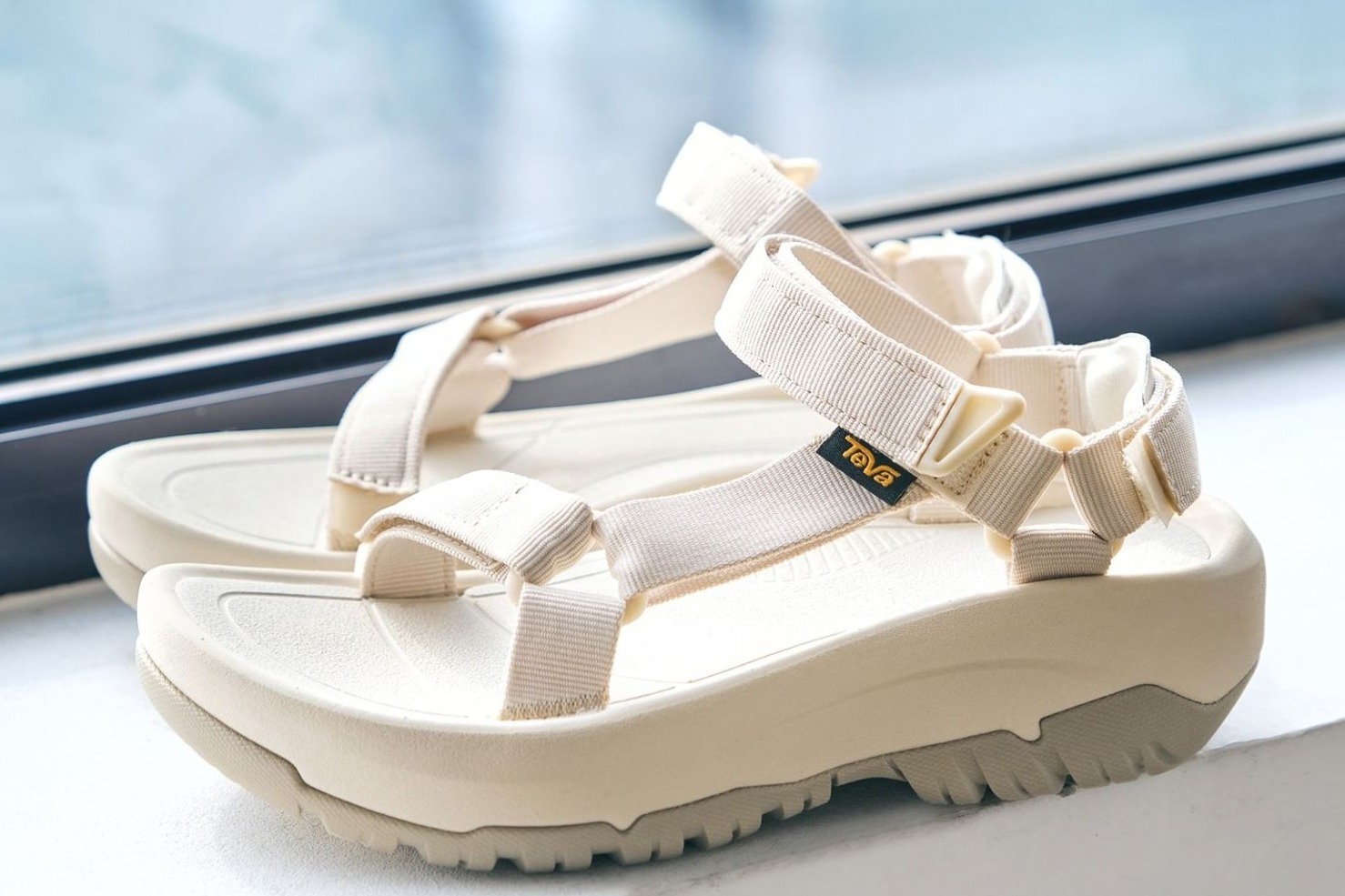 新品未使用 限定 テバ TEVA ハリケーン 別注 ベージュ23cm - サンダル 新品未使用 限定 テバ TEVA ハリケーン 別注 ベージュ23cm - サンダル
