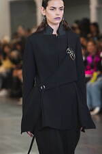 ウジョーから初のジュエリーライン、“生命体をイメージ”有機的なフォルムのイヤリング＆チョーカーなど｜写真11