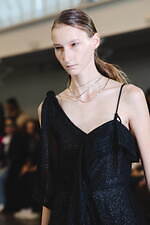 ウジョーから初のジュエリーライン、“生命体をイメージ”有機的なフォルムのイヤリング＆チョーカーなど｜写真18