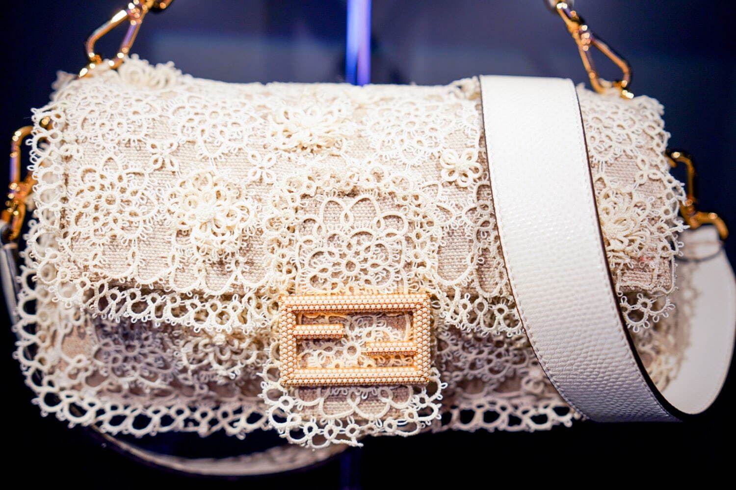 フェンディ(FENDI) ハンド・イン・ハンド バゲット｜写真24