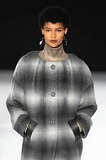 ジュン アシダ 2023-24年秋冬コレクション - 水面のように、煌めきを湛えて｜写真6