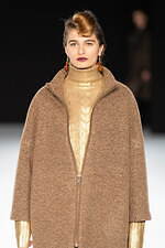 ジュン アシダ 2023-24年秋冬コレクション - 水面のように、煌めきを湛えて｜写真10